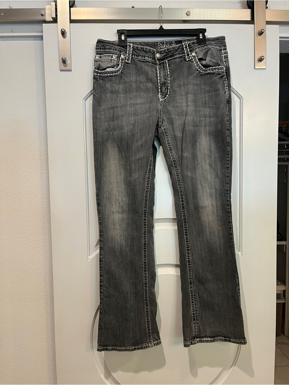 Suko Jeans Gray with contrasting stitching & rhinestones Denim Jeans. GUC!